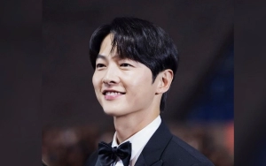 Perlakuan Song Joong Ki ke Fans Terbongkar saat Nonton Pertandingan Bola