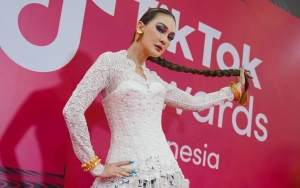 Luna Maya Bikin Heboh Usai Mendadak Jadi Sopir Angkot 