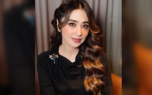 Dewi Perssik Balas Menohok Nyinyiran Haters Soal Pamer Ibadah Salat