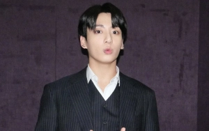 Jungkook BTS Pukau Penonton Lewat Comeback Stage 'Standing Next to You' di 'M Countdown'