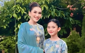 Bilqis Putri Cantik Ayu Ting Ting Umbar Pose Lawak di Tempat Umum