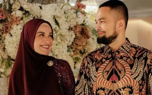 Shireen Sungkar Jadi Tontonan Warga saat Rayakan Anniversary di Warung Pecel Lele