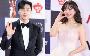 Kim Seon Ho Dibuat Salting oleh Park Bo Young di Blue Dragon Film Awards 2023