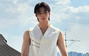 Cha Eunwoo Pajang Foto Siluet Wanita Misterius