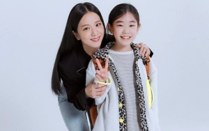 Jisoo BLACKPINK Pamer Kedekatan dengan Aktris Cilik Park So Yi Melalui Food Truck