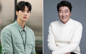 Song Kang Tak Bisa Tahan Tawa Saat Nama Song Kang Ho Salah Masuk Daftar Pemeran 'Love Alarm'