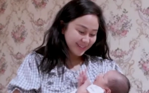 Denise Chariesta Usung Konsep Ala Partai Politik untuk Photoshoot Newborn