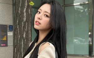 Yuna ITZY bak Jelajahi Mesin Waktu dengan Penampilan Baru 