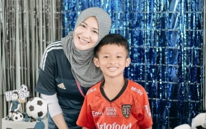 Okie Agustina Banggakan Skill Negosiasi Putranya di Tengah Proses Cerai