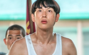 Transformasi Im Siwan Jadi Cowok Culun di 'Boyhood' Dipuji Media Korea