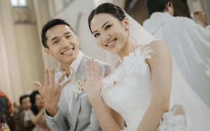 Jonatan Christie dan Shanju Eks JKT48 Bagi-Bagi Suvenir Pernikahan Spesial
