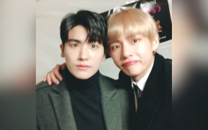 Park Hyung Sik dan V BTS Pakai Baju Couple Saat Hangout Lagi Jelang Daftar Wamil