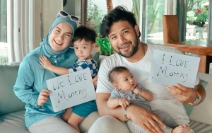 Irish Bella Pamer Foto Pakai Baju Couple Bareng Anak Tanpa Ammar Zoni