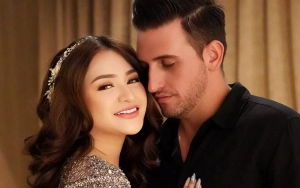 Nathalie Holscher Gandeng Pacar Bule Saat Kondangan Adiba Khanza 