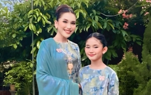 Ayu Ting Ting Pamer Keahlian Saat Jadi Penata Rambut Bilqis