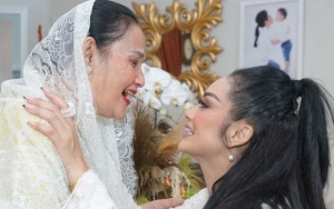 Kris Dayanti Bagikan Doa Haru Ketika Jenguk Ibu di Rumah Sakit