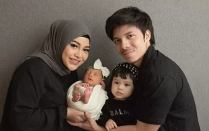 Aurel Hermansyah Akhirnya Bagikan Potret Gemas Baby Azura Kala Injak Usia Satu Bulan
