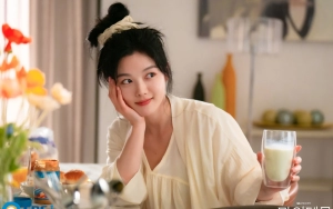 Potret Kim Yoo Jung Pakai Kerudung di Lokasi Syuting 'My Demon' Bikin Salfok