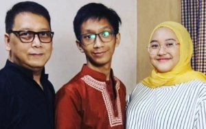 Putri Member Kahitna Tunjukkan Sikap Tegar Usai Amputasi Akibat Kecelakaan