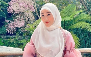 Larissa Chou Panen Kritik Gara-Gara Dikira Makan Pakai Tangan Kiri