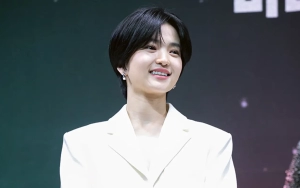 Kim Tae Ri Bikin Reporter Korea Salfok dengan Hadiah dari Fans Indonesia