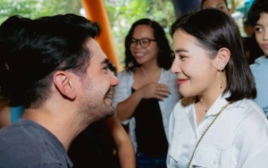 Reza Rahadian Bikin Gemas Lewat Aksi Jahil ke Prilly Latuconsina