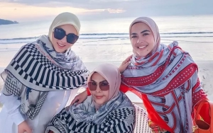 Syahrini Pamer Hadiah Manis dari Suami Kala Outfit Kece Ibu dan Sang Adik Digunjing