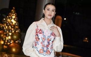 Aaliyah Massaid bak Putri Bangsawan dalam Balutan Kebaya Modern