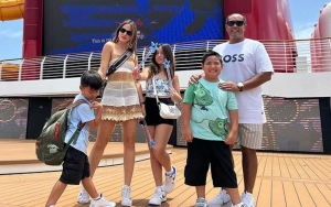 Nia Ramadhani dan Keluarga Dandan Bak Royal Family di Pemotretan Baru
