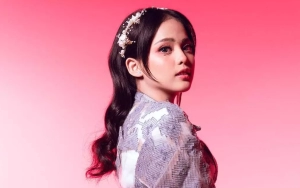 Putri Isnari ‘DA’ Tak Kuasa Tahan Tangis usai Insiden Pingsan di Atas Panggung