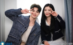Song Kang Cekikikan Saat Disentuh Kim Yoo Jung untuk Syuting 'My Demon'