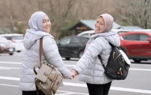 Pengasuh Rafathar dan Rayyanza Jadi Tontonan saat Pakai Baju Couple di Paris