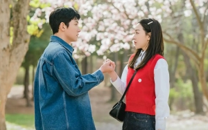 Shin Hye Sun Ledek Ji Chang Wook Cowok Kolot di Video BTS 'Welcome to Samdal-ri'