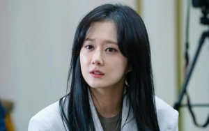 Jang Nara Terciduk Sempat Diam-Diam Pandangi Suami di Lokasi 'VIP'
