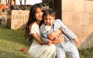 Fuji An Asyik Momong Gala Saat Video Haru Mendiang Vanessa Angel Disorot Lagi
