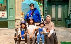 Desta Gelagapan Saat Dua Anaknya Desak Natasha Rizky untuk Hamil Lagi