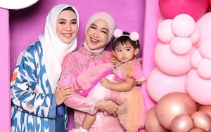 Oki Setiana Dewi Pamer Foto Adem di Tengah Rumor Ria Ricis Bersikap Dingin pada Teuku Ryan