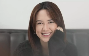 Happy Asmara Curi Perhatian Kala Mendadak Tampil Syar’i 