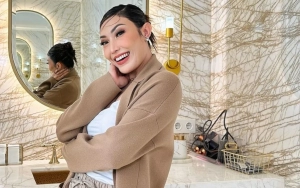 Ayu Dewi Pamer Kostum Unik untuk Dipakai saat Ambil Rapor Anak