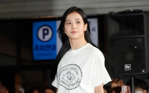Outfit Mencolok Jisoo BLACKPINK saat Kepergok Syuting 'Influenza' Curi Perhatian