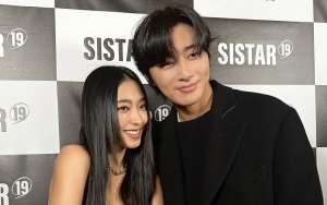 Park Seo Joon dan Bora SISTAR19 Ngakak Berjamaah saat Nostalgia Jadi MC 'Music Bank'