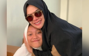 Nikita Mirzani Diduga Beri Pesan Tersirat untuk Lolly Sang Putri Lewat Postingan Baru