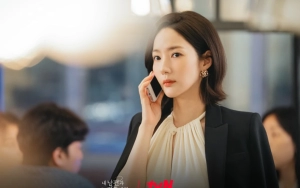 Outfit Ngantor Park Min Young di 'Marry My Husband' Dianggap Terlalu Terbuka