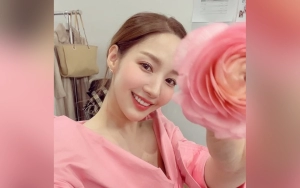 OOTD Park Min Young di Jumpa Pers 'Marry My Husband' Tembus Harga Rp1,1 Miliar