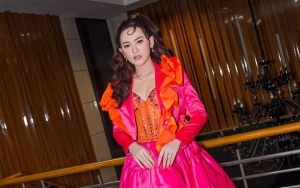 Happy Asmara Tampil Bercadar Bikin Mata Indahnya Makin Curi Fokus
