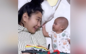 Denise Chariesta Tak Kuasa Tahan Tangis Lihat Wajah Sang Bayi Berdarah