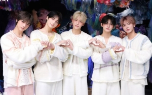 TXT Lawan Arus Grup HYBE dengan Lightstick Versi Terbaru