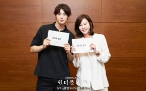 Tatapan Intens Cha Eunwoo ke Kim Nam Joo di Poster 'Wonderful World' Picu Spekulasi