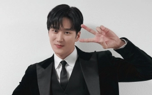 Ahn Bo Hyun Ogah Diseret Masuk ke Kafe Dewasa
