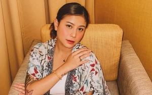 Awkarin Pajang Potret Seksi pasca Umumkan Putus dari Jonathan Alden